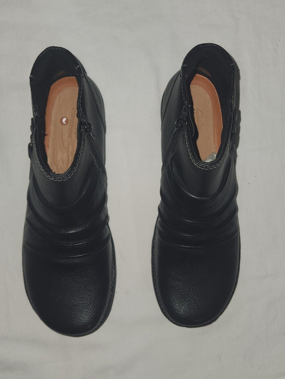 Clarks Unloop Top Black Leather Ankle Boots Size 9.5 - Picture 4 of 8